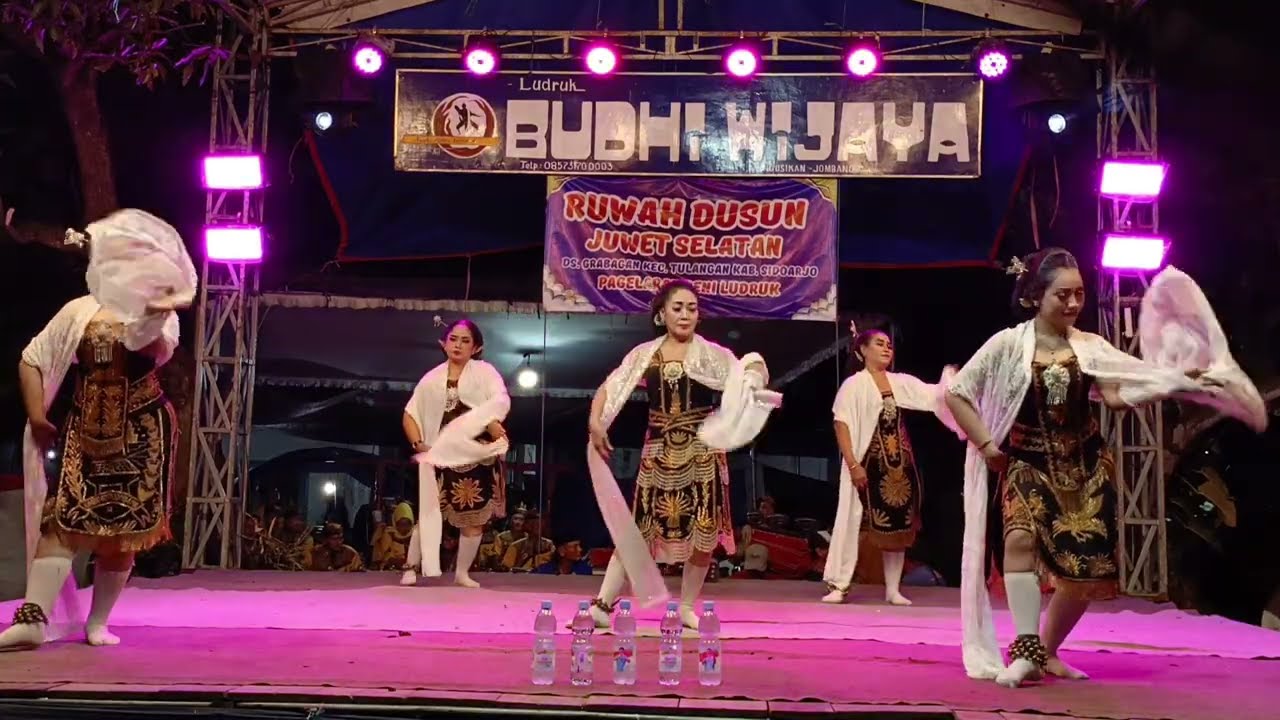 Tari Remo gaya Putri Ludruk Budhi Wijaya - Juwet Selatan grabagan Tulangan Sidoarjo. 