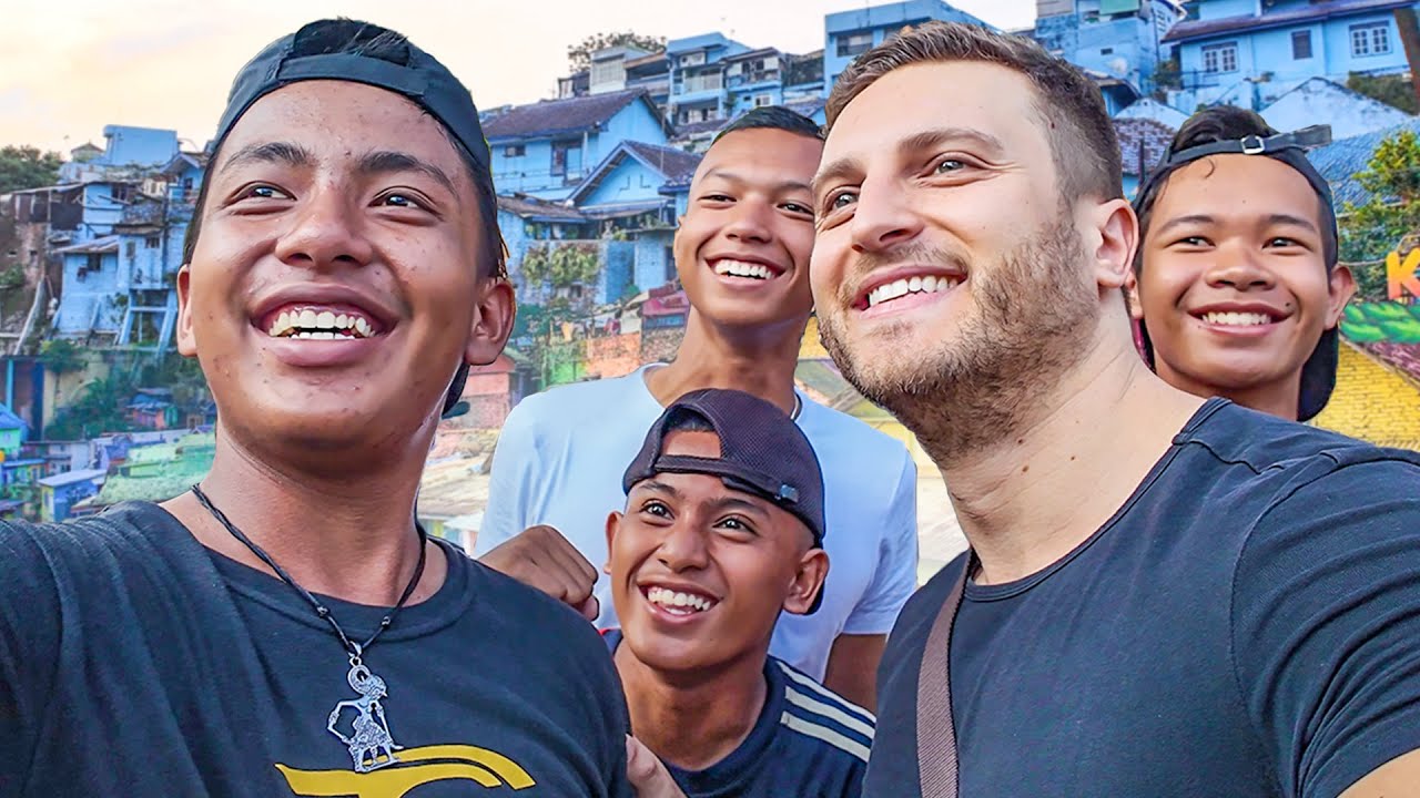 Malang: Visiting Indonesia's Craziest City! 🇮🇩