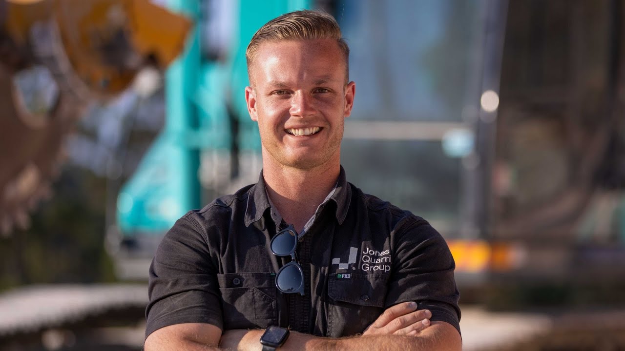 Daniel Jones's brand new Kobelco SK380XDLC