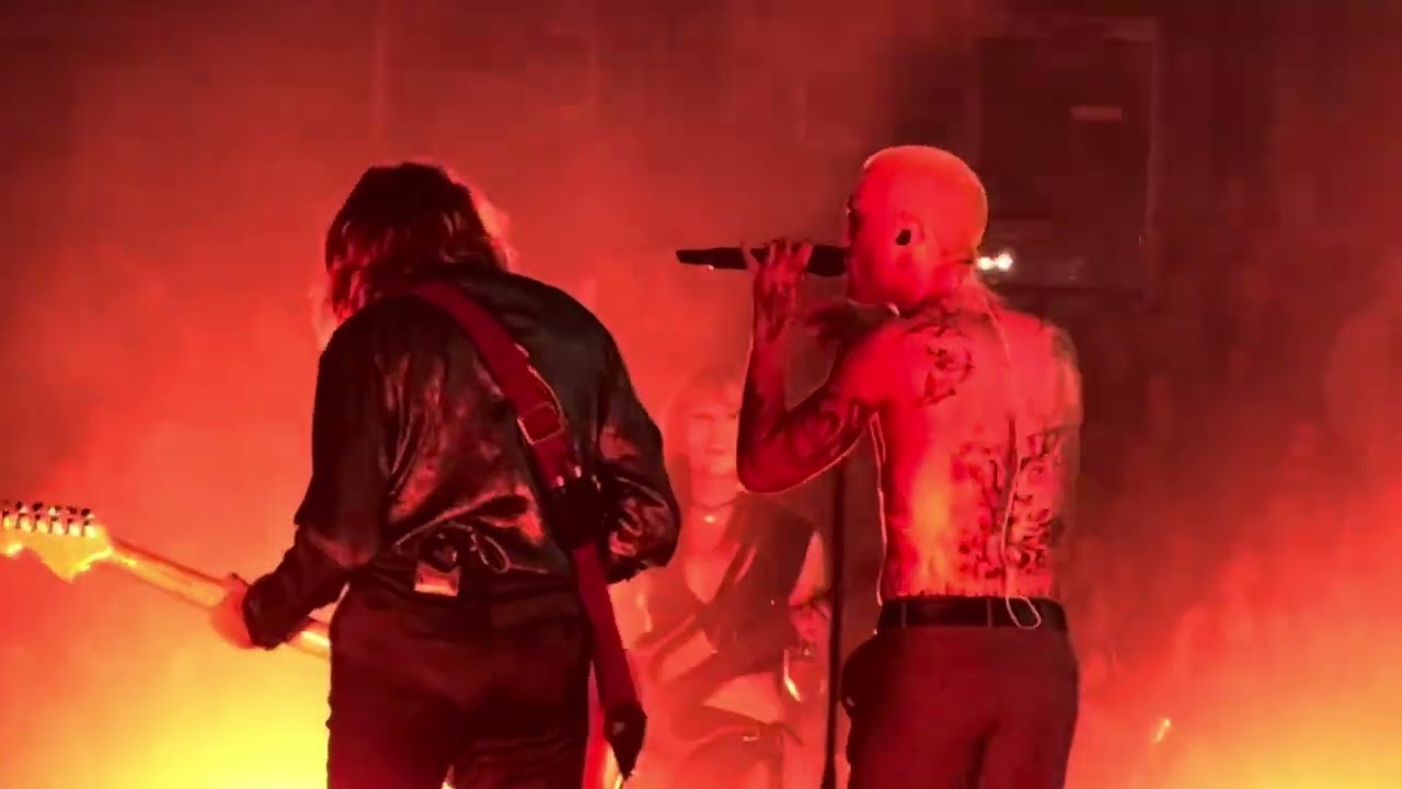 Maneskin - &ldquo;Humble&rdquo; - Kendrick Lamar Cover LIVE 2023 - Chicago, IL -  Allstate Arena - 9/29/23 - 4K