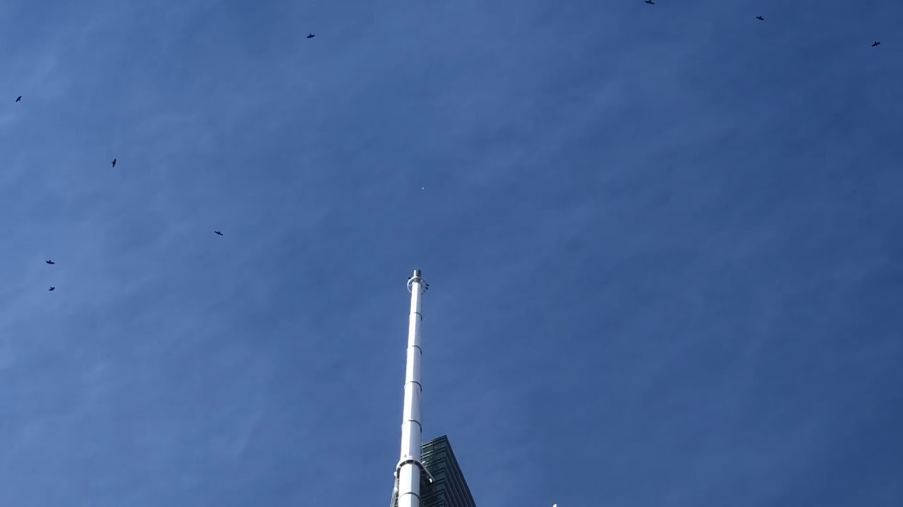 Mysterious object floating slowly over downtown Los Angeles Part 1