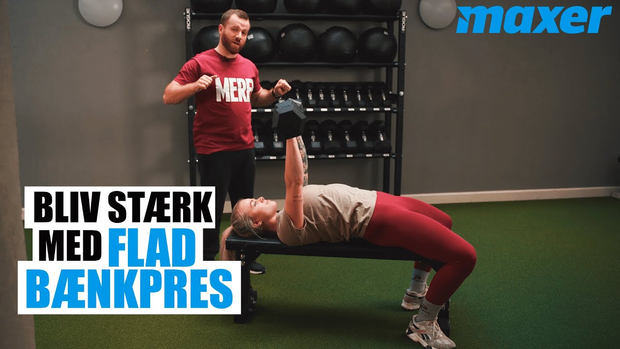 Flad b&aelig;nkpres med h&aring;ndv&aelig;gte: L&aelig;r teknikken i klassisk brysttr&aelig;ning med dumbells | Maxer.dk