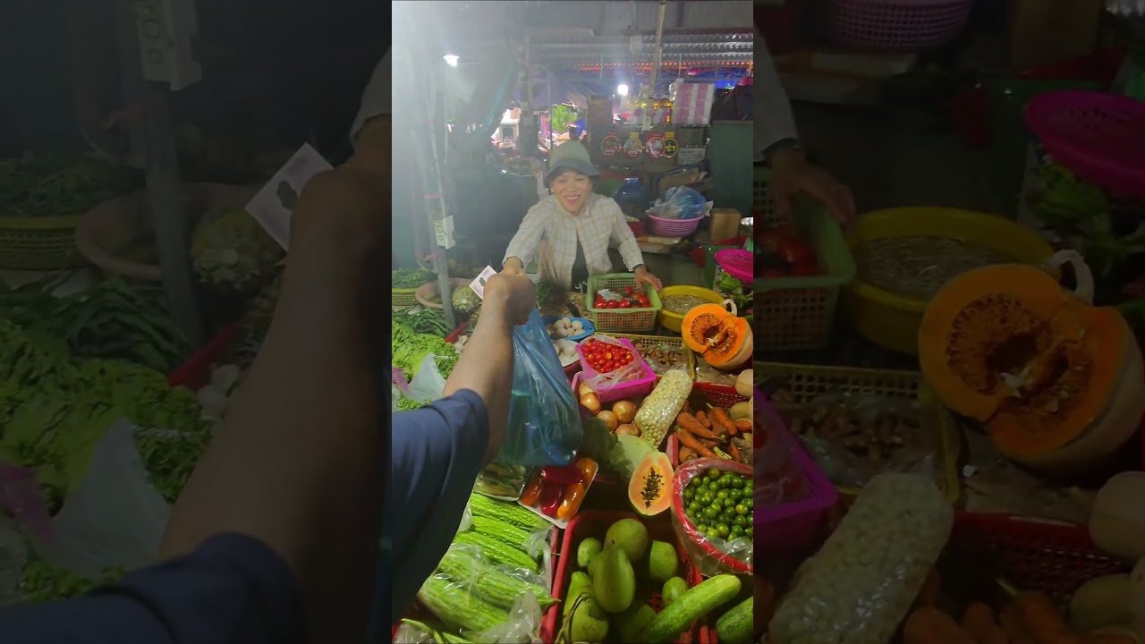 My Nigerian Dad Shopling At Hoi An, Vietnam Wet Markets