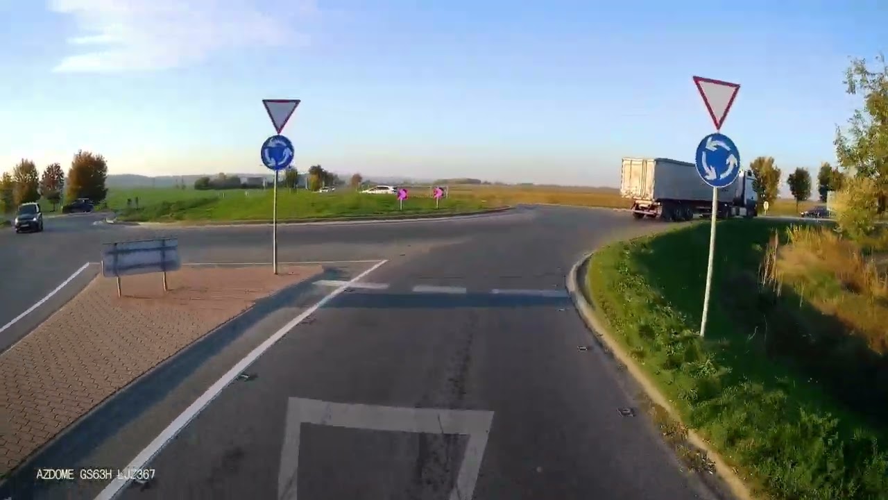 Személygépkocsi és motoros ütközött Bátaszéknél