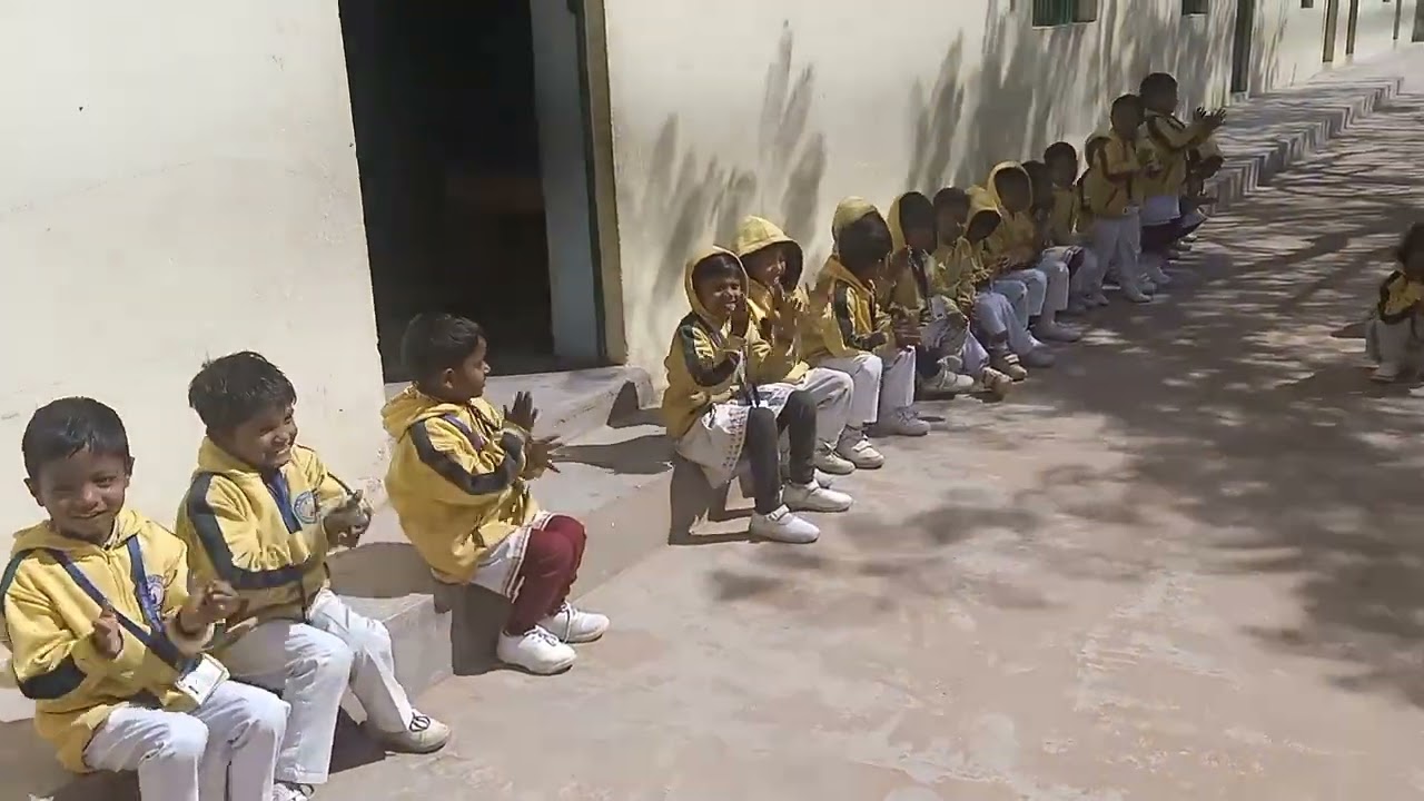 Frog race with the ball.