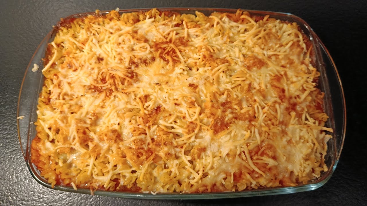 Gratin de pâte au poulet.         خبز المعكرونة بالدجاج