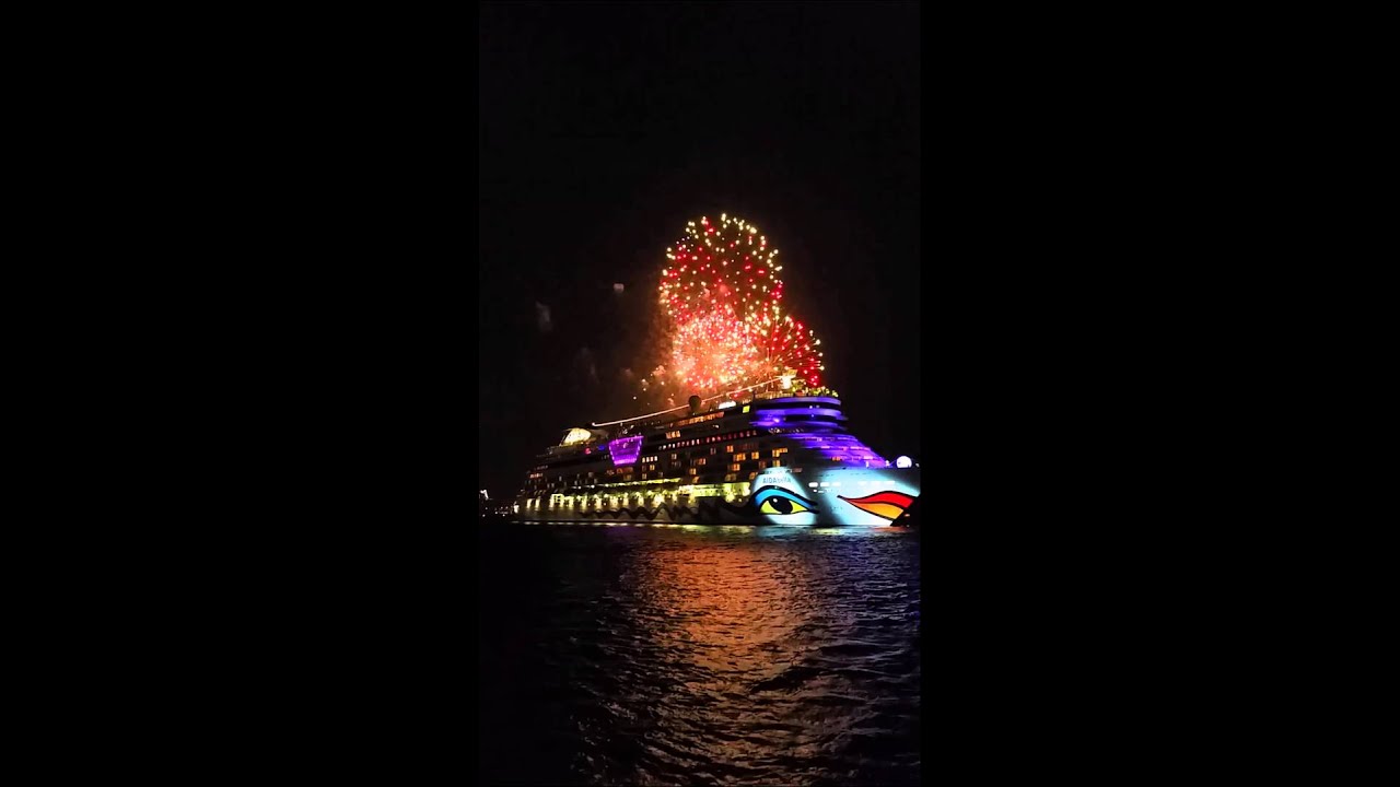 Hamburg Hafengeburtstag 2015 Aida bella Feuerwerk