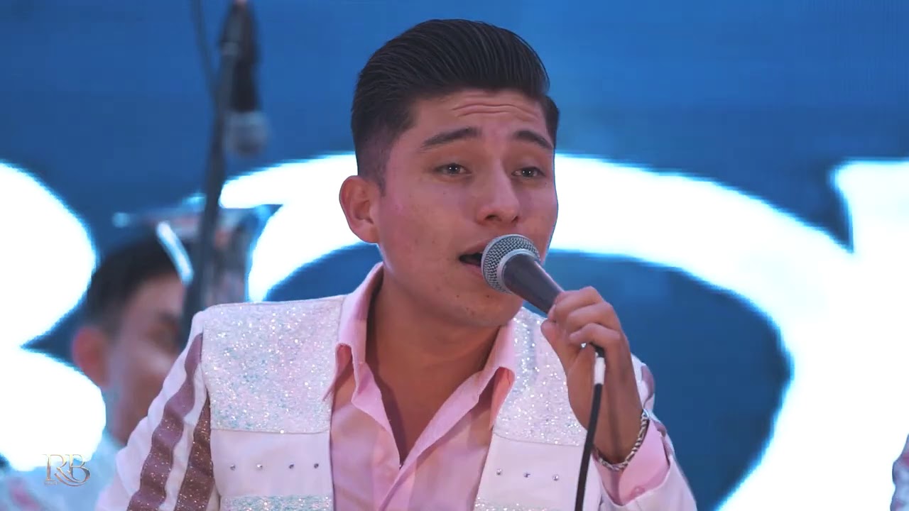 Banda Los Coyulitos - Popurrí Pequeños Musical [Live] 2020