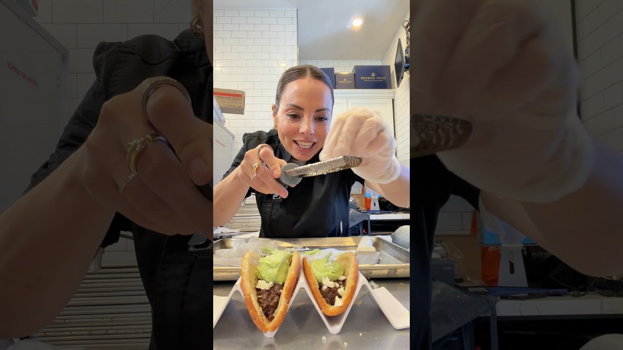 Тако с пончиками?! 🤯😍🇲🇽 Может, пойдем посмотрим, как отреагирует мой папа? 🤣