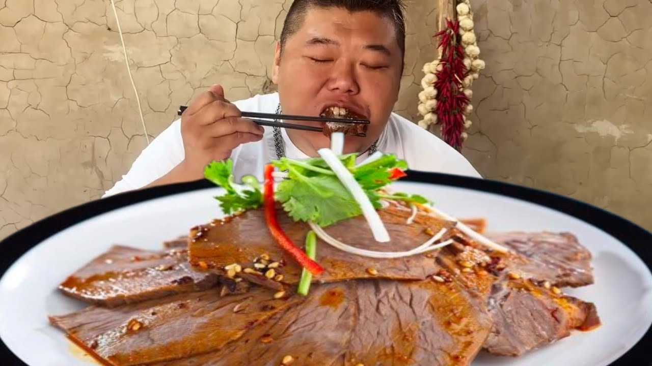 Тушеная говяжья голень от Monkey Brother's — свежая, ароматная и очень вкусная.