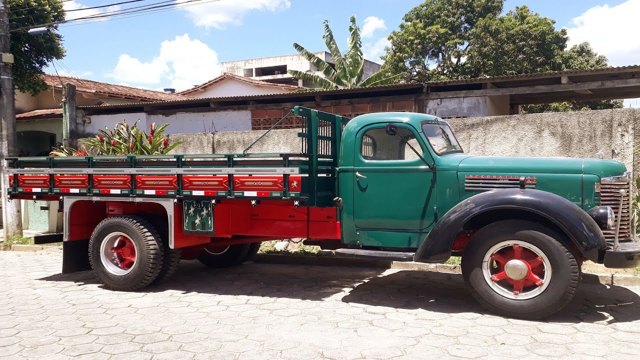 Antigo caminhão International KB 7 ano 1948.