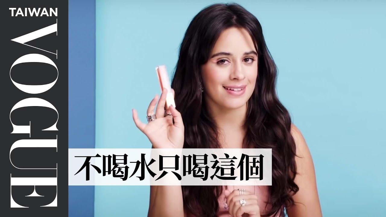 卡蜜拉airpods不見就偷男友的來用「還要記得換名字！」 10 Things Camila Cabello Can't Live Without｜名人包包大公開｜Vogue Taiwan