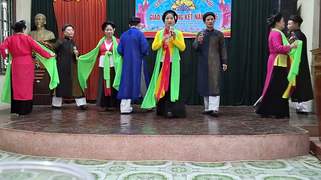 C&ocirc; G&aacute;i L&agrave;ng Ch&egrave;o CLB  Ng&ocirc; Nội 