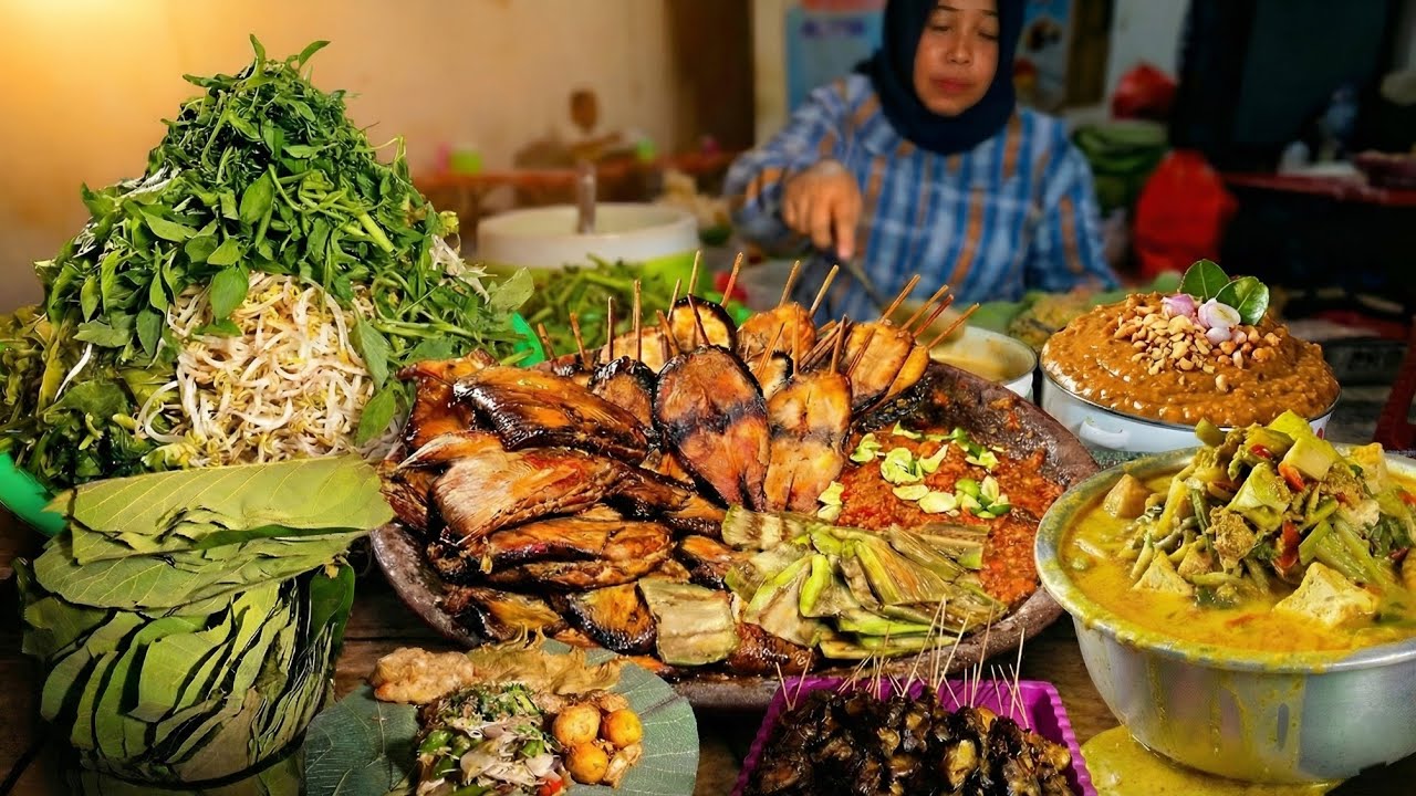 BELUM BUKA SUDAH DIKEPUNG!! Nasi Pecel Paling BAR-BAR, Lauknya Ngeri! - Pecel Mbak Ve