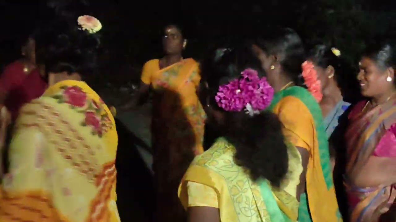 கொம்மியடி பெண்கள்... 