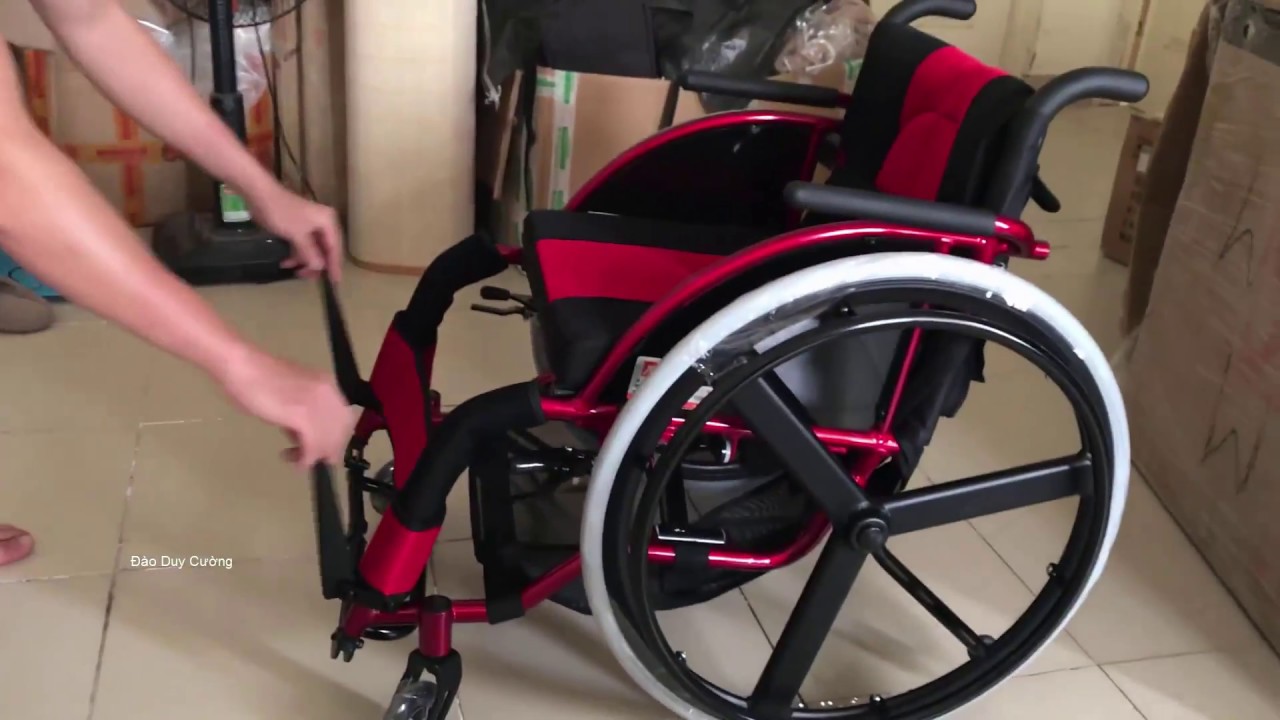 Mở Hộp Xe Lăn Tay 13KG Lăn Cực Nhẹ Và Gấp Được