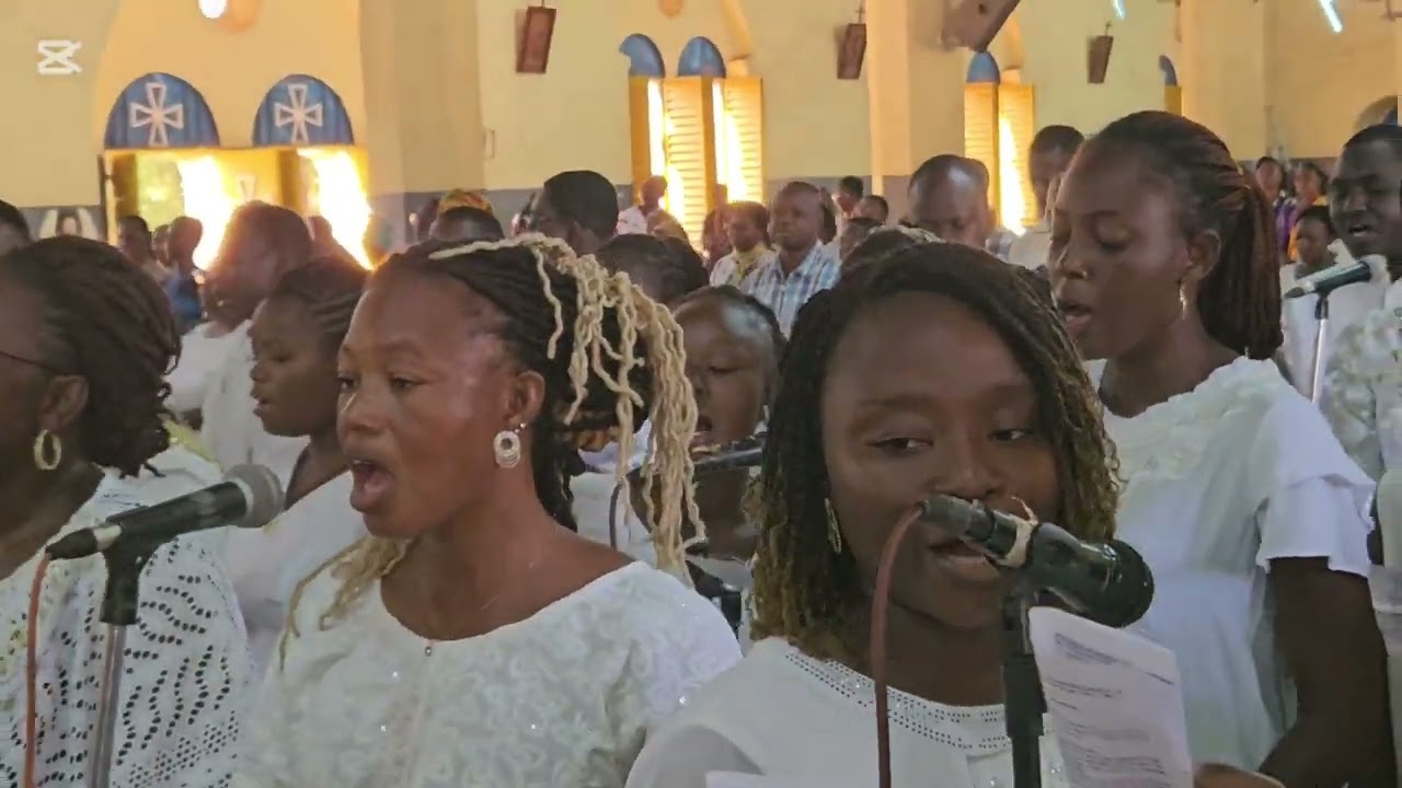 GLORIA complet en mooré chanter par la CNDIC