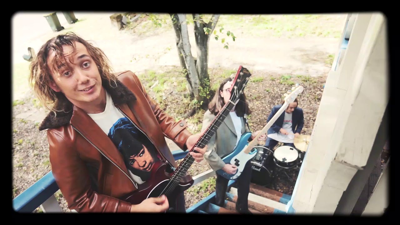 The Unknowns - Dressed To Kill (Official Video)