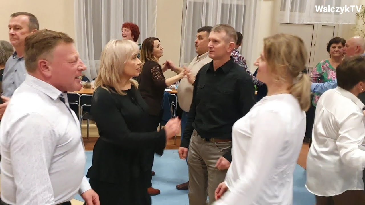ZABAWA KARNAWAŁOWA z Kapelą BURSÓW a na parkiecie znany muzykant ludowy Andrzej Paciorek z rodziną