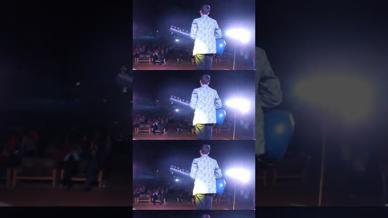 Sitar Player Rishabh Seen's stage entry in Mathura 