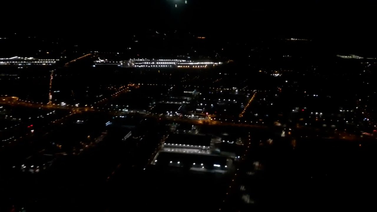 Ł&oacute;dź Airport landing at night 🇵🇱 #poland #aviation #airport 