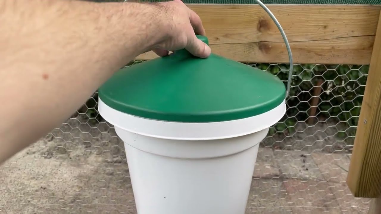 Review Drinkemmer met nippels 12 Liter en kost €19,95 bij de Welkoop o.a.