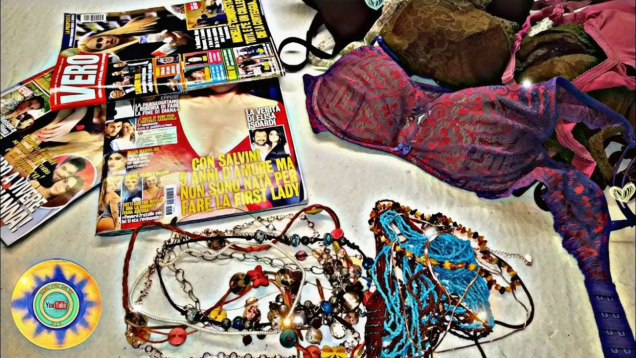 Porta Collane fai da te - DIY - riciclando Reggiseni e Gossip magazines