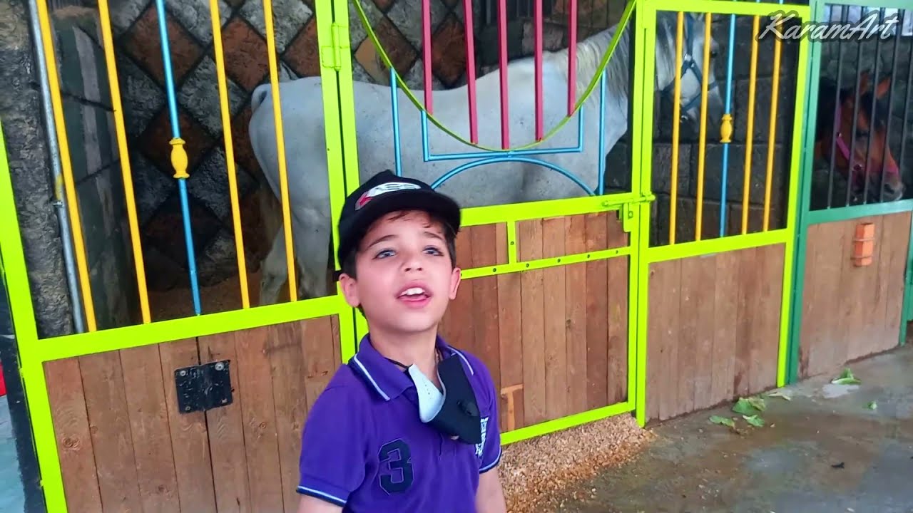 كرم  يزور مزرعة السوسنة السوداء