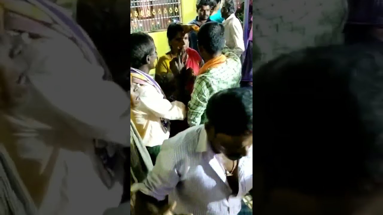 అమ్మ వారి పండుగలో అమ్మ పూనకం దేవుడు ఉన్నాడు అన్ని నమ్మొచు