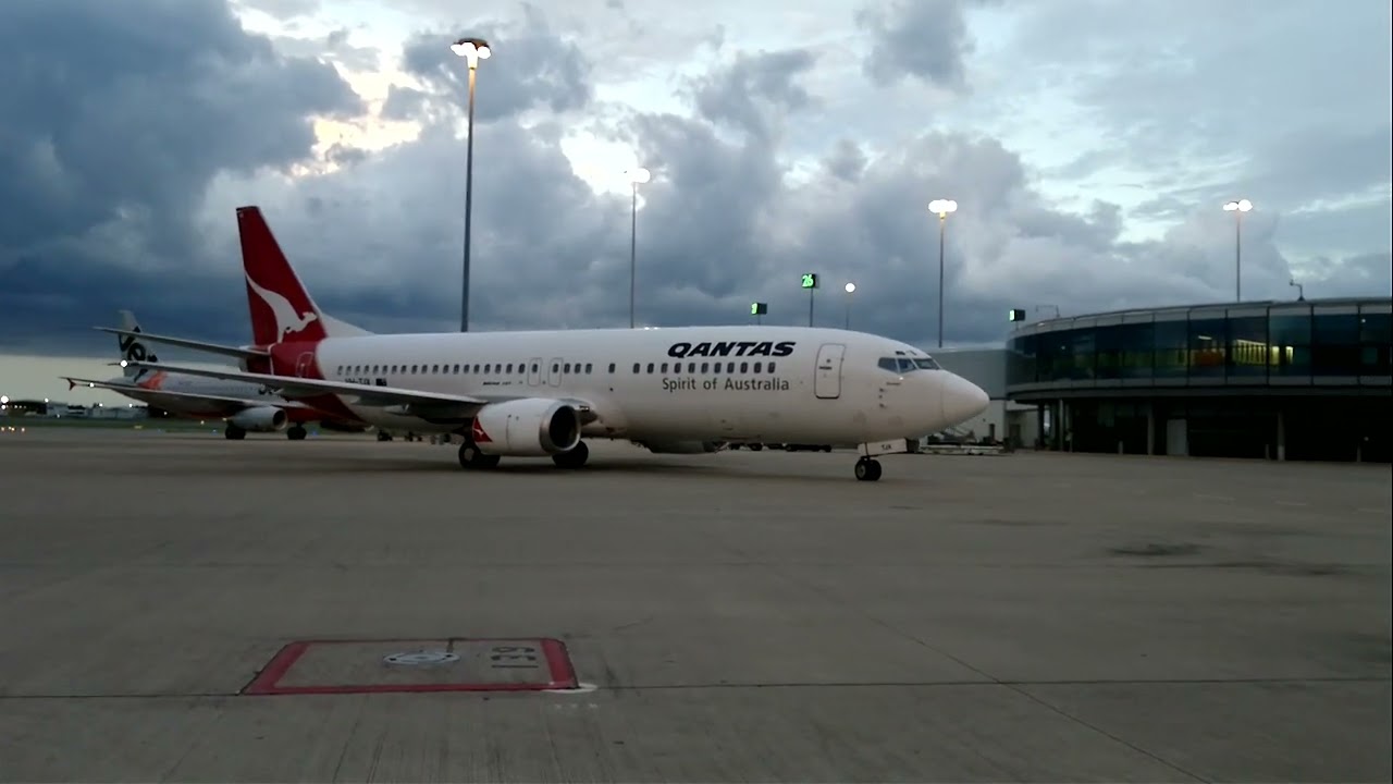 Planespotting#brisbane Domestic Airport#arrival  Boeing 737-400 VH-TJX gate 25#arrivals