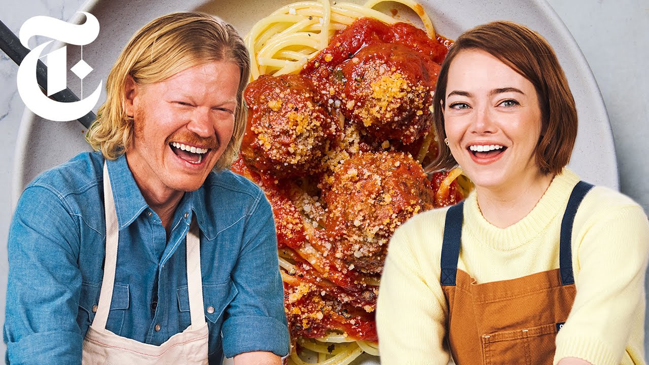 Эмма Стоун и Джесси Племонс учатся готовить спагетти с фрикадельками | NYT Cooking