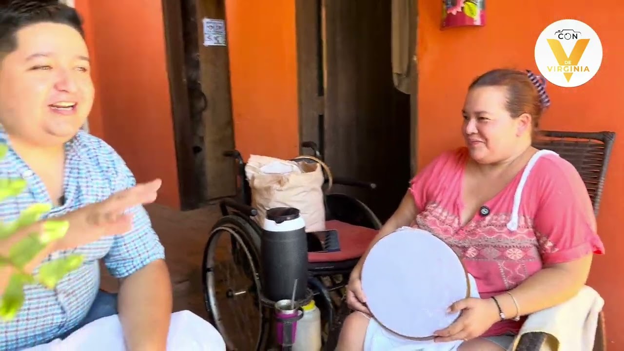 Bordadora del Ao Po’i artesanía de Paraguay