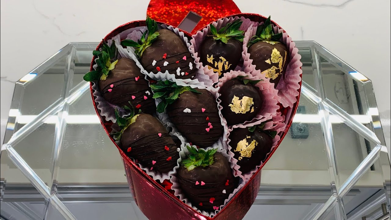Fresas cubiertas con chocolate para San El Dia De Valentín