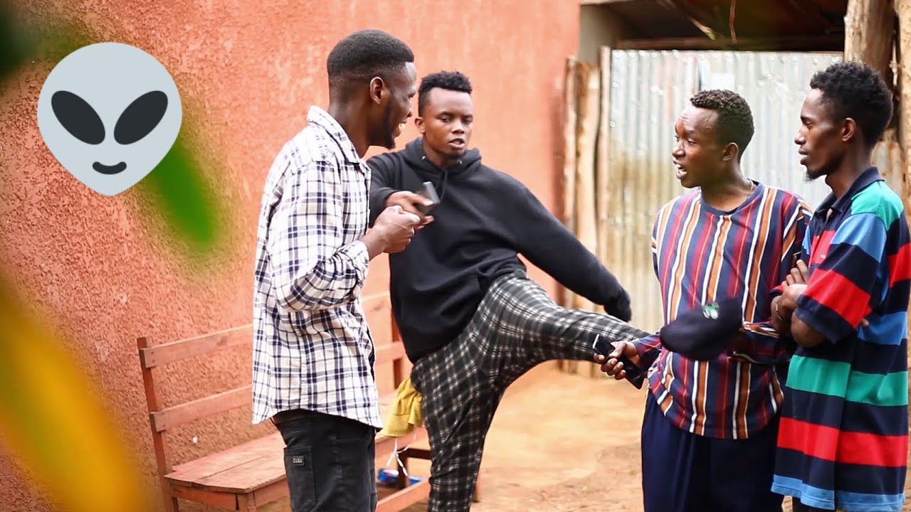 Abantu nabagome😔😭PATTYNO YIBWE PHONE 😔 🙄😳 ||STEALING BROTHER PHONE PRANK (Home prank)😂😂