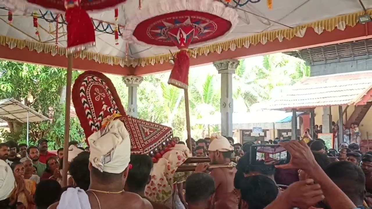 വലിയകുളങ്ങര അമ്മ തൃക്കുന്നപ്പുഴ ശ്രീ ധർമ്മ ശാസ്താവിന്റെ സന്നിധിയിൽ Valiyakulangara Amma