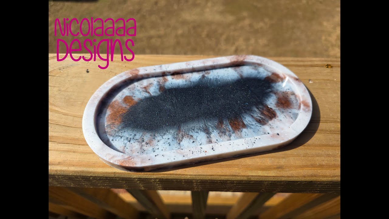 Moody Resin Trinket Tray | Black, White & Bronze | Learning Resin Art