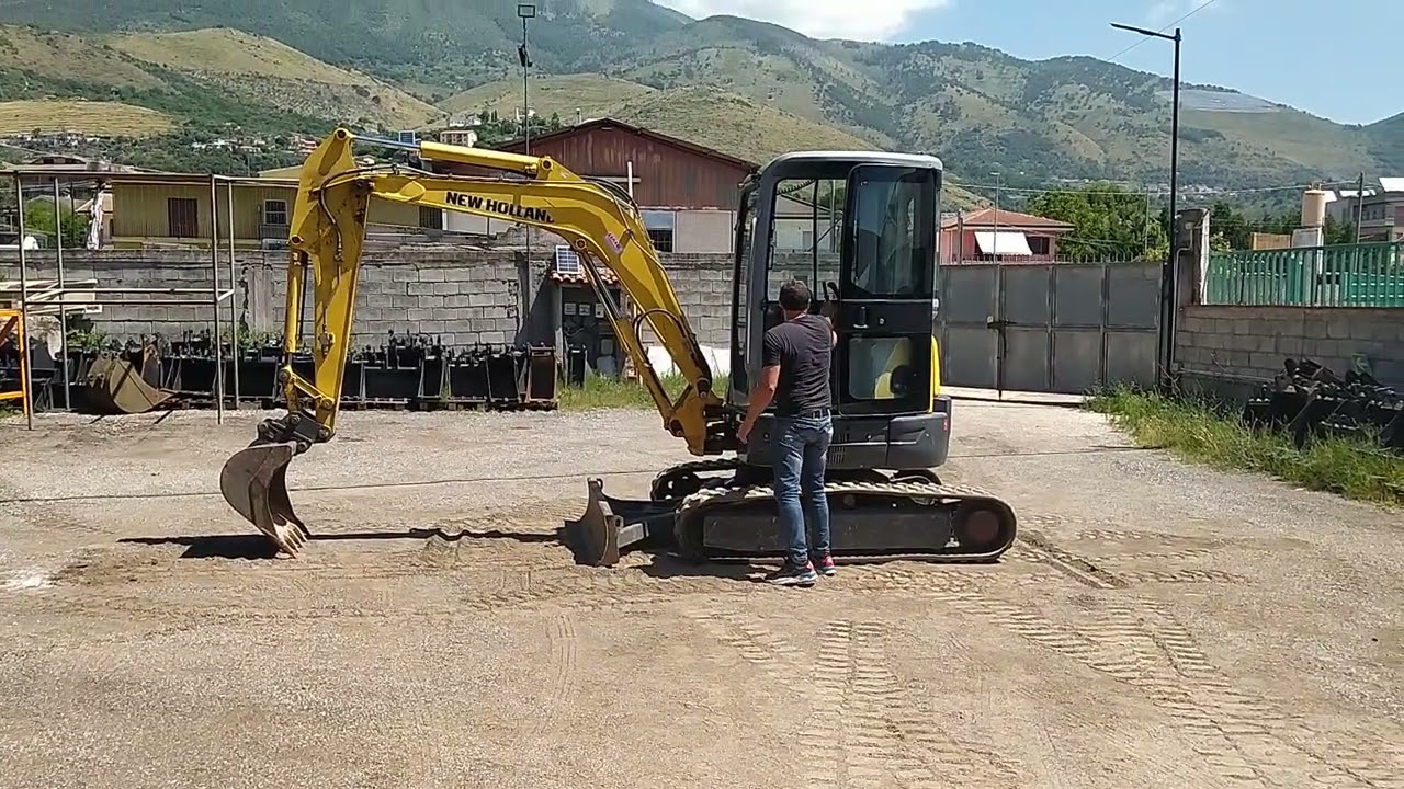 MINIESCAVATORE NEW HOLLAND E35.2 SR GIROSAGOMA 38 QUINTALI