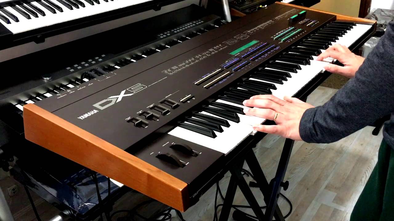 Yamaha DX5 FM synthesizers , Demo ..