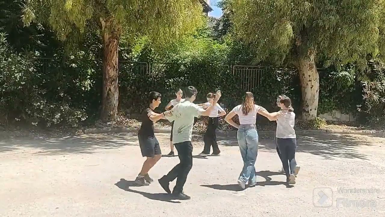 Greek dance: 