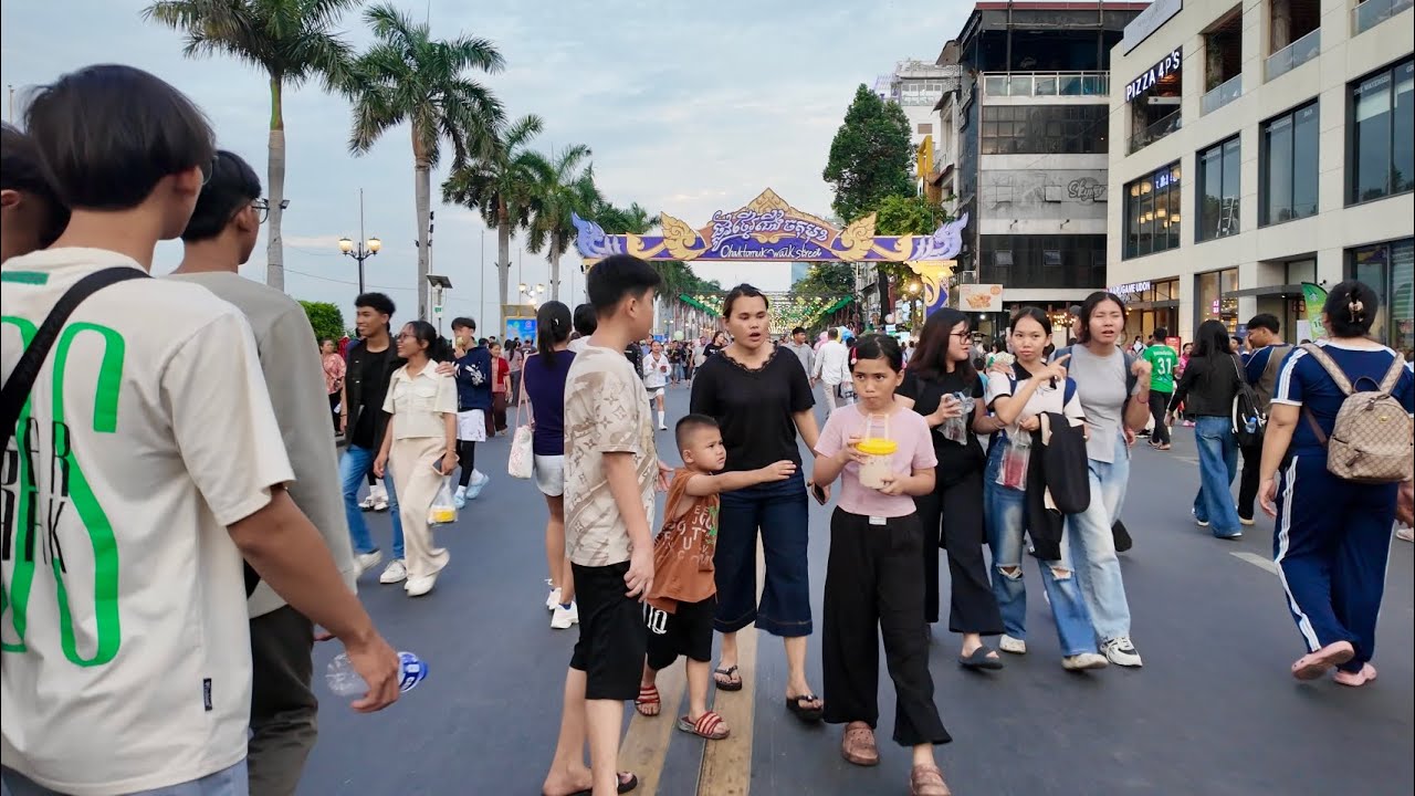 🔥Inside Phnom Penh 2025 🇰🇭 Raw City Life, Culture & Modern Streets | Walking with Relaxing Music