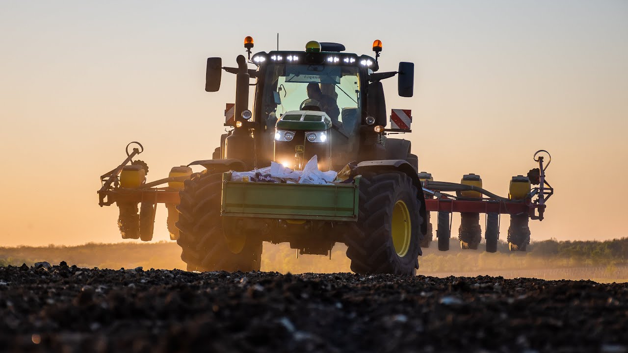 Au semis de tournesol avec un Tempo Väderstad - John Deere 6R 250 - Agrosystème