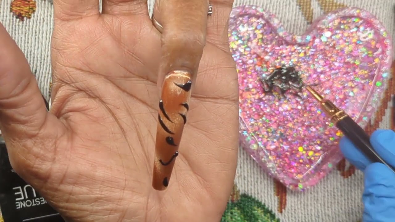 Watch me work, creating a 3d, Velvet, Cat Eye Design!
