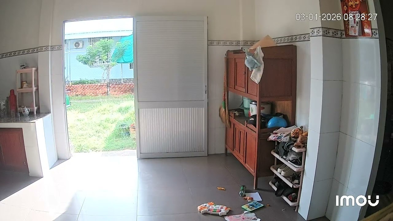 Bắt quả tang bé khoai ăn vụng hủ tiếu khô