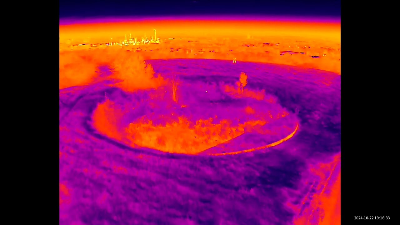 Nachtflug Drohne mit Suchscheinwerfer und Thermografie f&uuml;r Personensuche mit Licht und W&auml;rmebild