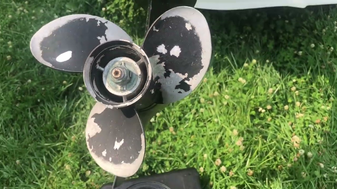 Mercury 40hp  lower unit removal on 200340ELPTO