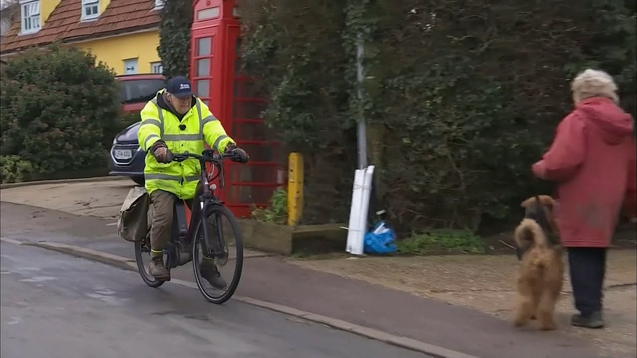 Norman Gregory turns 100 years old and is still cycling 100 miles a week (UK) - ITV - 26 Jan. 2022