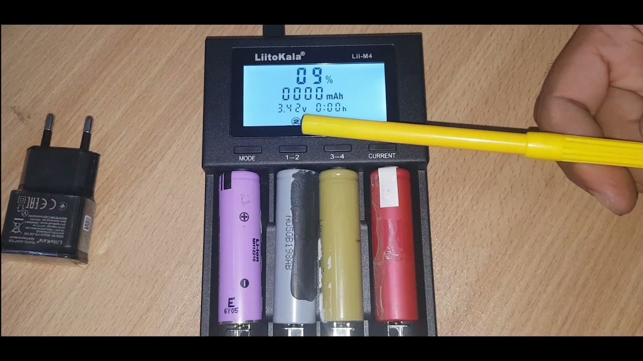 شرح ومراجعة جهاز شحن بطاريات الليثيوم ومعرفة السعة الداخلية للبطارية  LITHIUM 18650