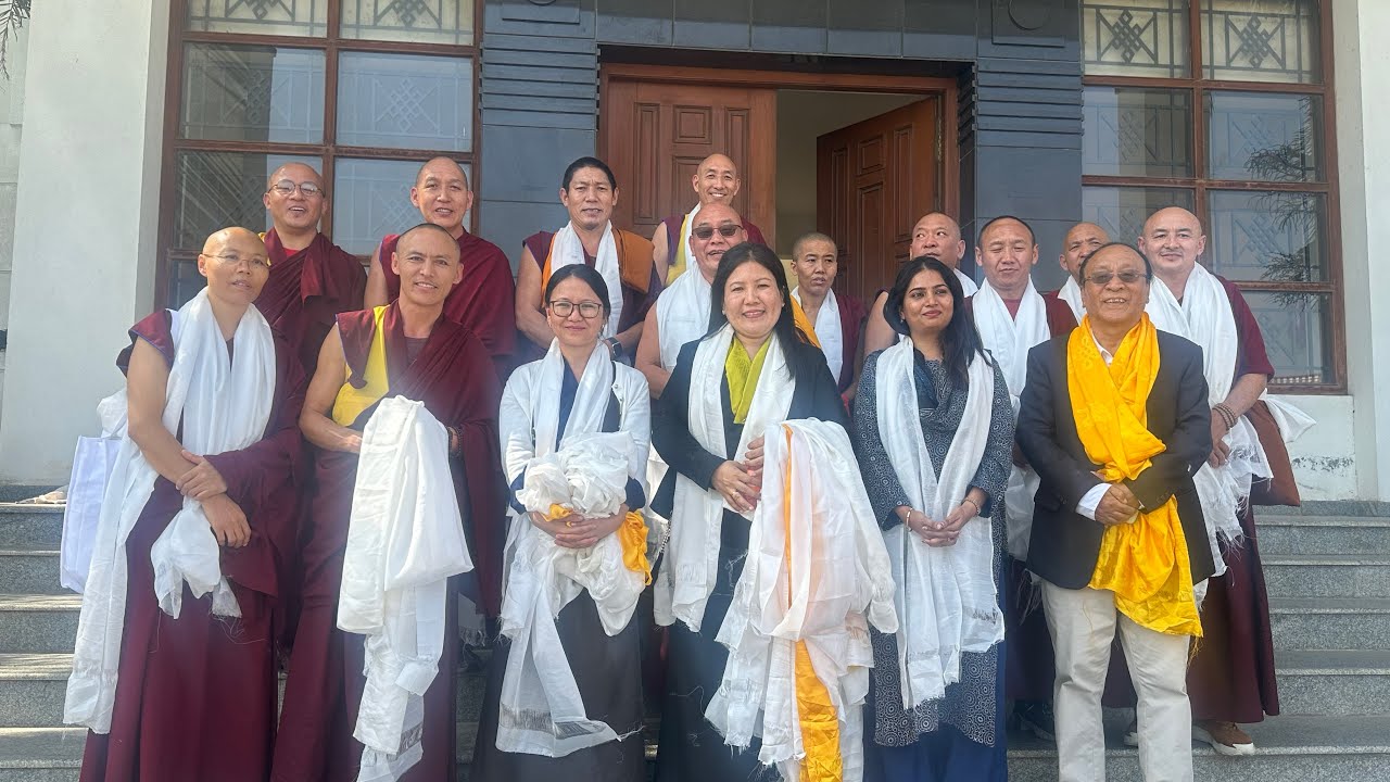 Geshe Celebrating the Successful completion of the 3-Year English program at DLIHE,Bangalore.🎓🙏🌷