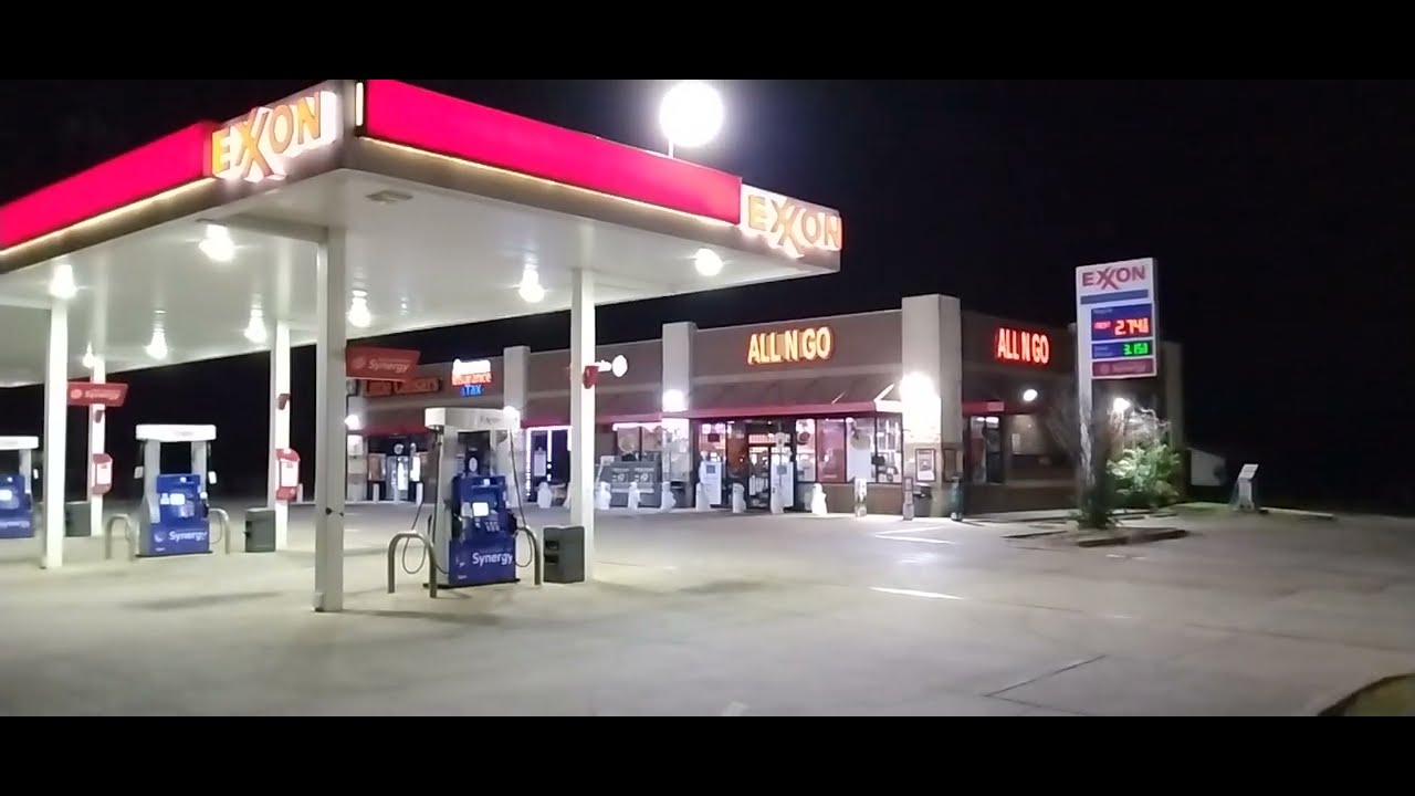 Exxon and other shops at Pioneer Rd and Elam