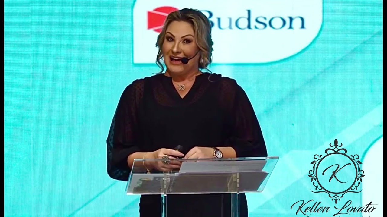 Mestre de cerimônias - eventos públicos e corporativos Kellen Lovato.
